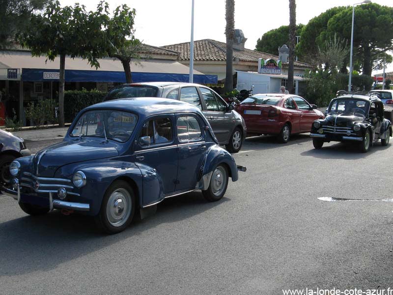 Le weekend o a eu lieu l'exposition de voitures anciennes sur le parking 
